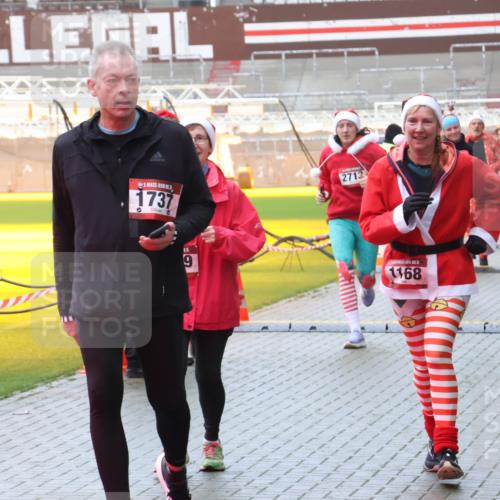 07.12.2025 - St. Pauli X-Mass-Run No. 15 Luisa Fischer http://msf.ph/oto/9386412 07.12.2025 11:40:38 Ziel 1737, 9, 2713, 1168, 1533, 533, 1168, 1169, 1533, 1756, 1838, 1843, 2031, 2144, 2561, 2713, 3362, 3554, 3824, 3825, 3850 meine-sportfotos.de