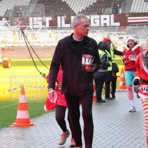 07.12.2025 - St. Pauli X-Mass-Run No. 15 Luisa Fischer http://msf.ph/oto/9386419 07.12.2025 11:40:40 Ziel 11, 173, 0, 2713, 15, 1168, 533, 1168, 1169, 1533, 1756, 1838, 1843, 2031, 2144, 2561, 2713, 3362, 3554, 3824, 3825, 3850 meine-sportfotos.de