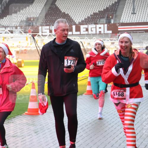 07.12.2025 - St. Pauli X-Mass-Run No. 15 Luisa Fischer http://msf.ph/oto/9386426 07.12.2025 11:40:41 Ziel 15, 169, 1737, 2713, 15, 1168, 1168, 1169, 1533, 1756, 1838, 1843, 2031, 2144, 2561, 2713, 3554, 3824, 3825, 3850 meine-sportfotos.de