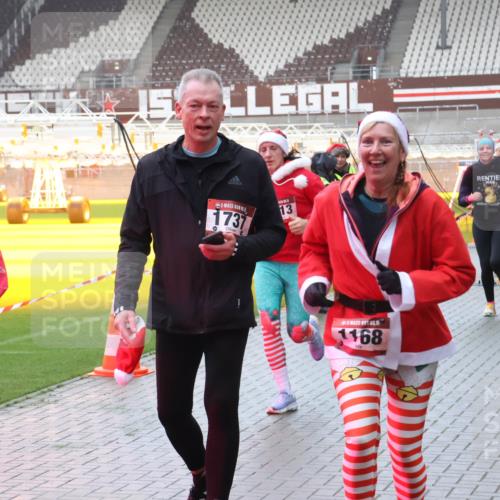 07.12.2025 - St. Pauli X-Mass-Run No. 15 Luisa Fischer http://msf.ph/oto/9386427 07.12.2025 11:40:41 Ziel 15, 169, 15, 1737, 13, 15, 1168, 1533, 1168, 1169, 1533, 1756, 1838, 1843, 2031, 2144, 2561, 2713, 3554, 3824, 3825, 3850 meine-sportfotos.de