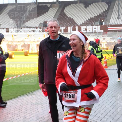 07.12.2025 - St. Pauli X-Mass-Run No. 15 Luisa Fischer http://msf.ph/oto/9386429 07.12.2025 11:40:42 Ziel 063, 15, 1168, 1168, 1169, 1533, 1756, 1838, 1843, 2031, 2144, 2416, 2417, 2561, 2713, 3554, 3824, 3825, 3850 meine-sportfotos.de