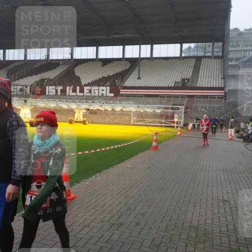 07.12.2025 - St. Pauli X-Mass-Run No. 15 Fabian Wolf http://msf.ph/oto/9386434 07.12.2025 10:15:31 Ziel 436, 1180, 1183, 1885, 2745, 3053, 3103, 4494, 4536 meine-sportfotos.de