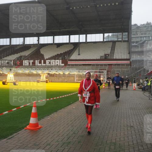 07.12.2025 - St. Pauli X-Mass-Run No. 15 Fabian Wolf http://msf.ph/oto/9386444 07.12.2025 10:15:38 Ziel 2641, 2645, 2652, 2658, 2659, 2745, 3053, 4455 meine-sportfotos.de