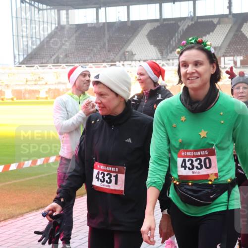 07.12.2025 - St. Pauli X-Mass-Run No. 15 Luisa Fischer http://msf.ph/oto/9386449 07.12.2025 10:20:10 Ziel 15, 4331, 15, 4330, 658, 661, 2238, 2750, 3011, 3013, 3695, 3846, 3871, 3893, 4038, 4074, 4115, 4466 meine-sportfotos.de