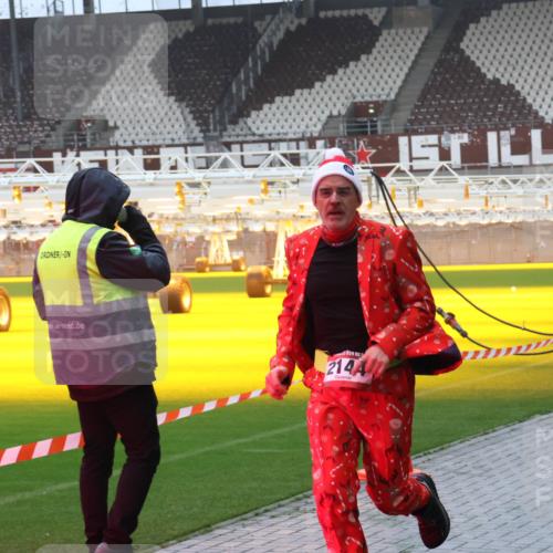 07.12.2025 - St. Pauli X-Mass-Run No. 15 Luisa Fischer http://msf.ph/oto/9386457 07.12.2025 11:40:47 Ziel 214, 52, 1061, 1168, 1169, 1533, 1756, 1838, 1843, 2031, 2144, 2416, 2417, 2713, 3554, 3824, 3825, 3850 meine-sportfotos.de