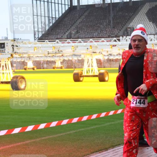 07.12.2025 - St. Pauli X-Mass-Run No. 15 Luisa Fischer http://msf.ph/oto/9386464 07.12.2025 11:40:47 Ziel 15, 2144, 52, 1061, 1168, 1169, 1533, 1756, 1838, 1843, 2031, 2144, 2416, 2417, 2713, 3554, 3824, 3825, 3850 meine-sportfotos.de