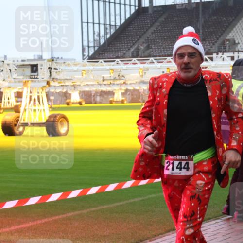 07.12.2025 - St. Pauli X-Mass-Run No. 15 Luisa Fischer http://msf.ph/oto/9386465 07.12.2025 11:40:48 Ziel 15, 2144, 52, 1061, 1168, 1169, 1533, 1756, 2031, 2144, 2416, 2417, 2713, 3554, 3824, 3825, 3850 meine-sportfotos.de