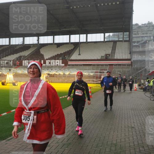 07.12.2025 - St. Pauli X-Mass-Run No. 15 Fabian Wolf http://msf.ph/oto/9386473 07.12.2025 10:15:40 Ziel 2641, 2645, 2652, 2658, 2659, 2745, 3053, 4455 meine-sportfotos.de