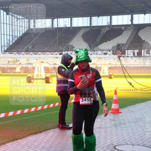 07.12.2025 - St. Pauli X-Mass-Run No. 15 Luisa Fischer http://msf.ph/oto/9386487 07.12.2025 10:20:18 Ziel 3455, 459, 658, 661, 1364, 1553, 1903, 2238, 2750, 2751, 3011, 3013, 3846, 3871, 3893, 4038, 4042, 4071, 4074 meine-sportfotos.de