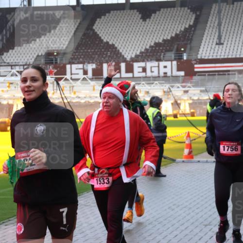 07.12.2025 - St. Pauli X-Mass-Run No. 15 Luisa Fischer http://msf.ph/oto/9386488 07.12.2025 11:40:52 Ziel 7, 1533, 1756, 52, 726, 727, 1061, 1168, 1169, 1533, 1756, 2144, 2199, 2416, 2417, 2713, 2865, 3554, 3824, 3825, 3850 meine-sportfotos.de