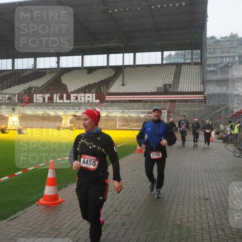 07.12.2025 - St. Pauli X-Mass-Run No. 15 Fabian Wolf http://msf.ph/oto/9386490 07.12.2025 10:15:41 Ziel 2641, 2645, 2652, 2658, 2659, 2745, 3053, 4455 meine-sportfotos.de