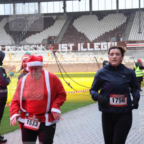 07.12.2025 - St. Pauli X-Mass-Run No. 15 Luisa Fischer http://msf.ph/oto/9386497 07.12.2025 11:40:53 Ziel 15, 1533, 15, 1756, 2417, 2416, 52, 726, 727, 1061, 1168, 1169, 1533, 1756, 2144, 2199, 2416, 2417, 2713, 2865, 3554, 3824, 3825, 3850 meine-sportfotos.de