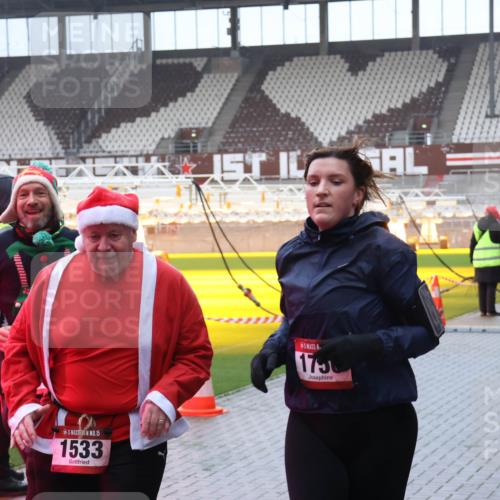 07.12.2025 - St. Pauli X-Mass-Run No. 15 Luisa Fischer http://msf.ph/oto/9386499 07.12.2025 11:40:53 Ziel 15, 1533, 1750, 52, 726, 727, 1061, 1168, 1169, 1533, 1756, 2144, 2199, 2416, 2417, 2713, 2865, 3554, 3824, 3825, 3850 meine-sportfotos.de
