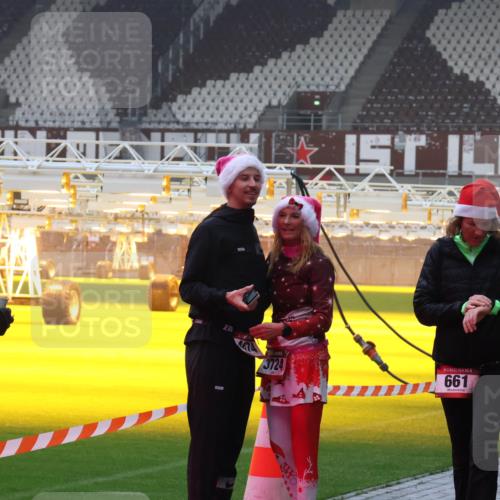 07.12.2025 - St. Pauli X-Mass-Run No. 15 Luisa Fischer http://msf.ph/oto/9386502 07.12.2025 10:20:32 Ziel 3724, 15, 661, 459, 1364, 1553, 1903, 2238, 2751, 2855, 3832, 3846, 3871, 3893, 4042, 4071, 4074, 4116, 4503, 4523 meine-sportfotos.de