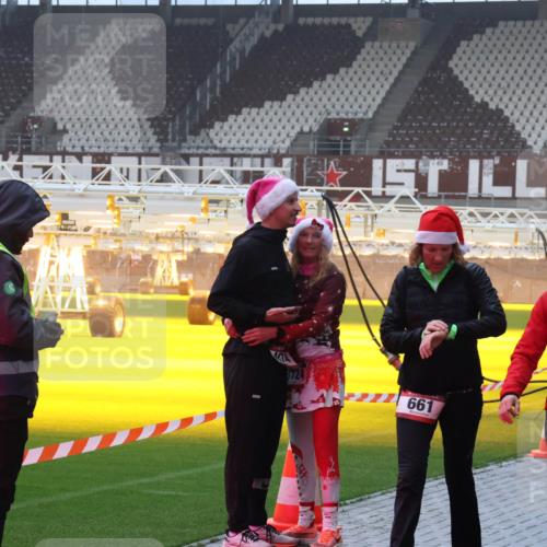 07.12.2025 - St. Pauli X-Mass-Run No. 15 Luisa Fischer http://msf.ph/oto/9386509 07.12.2025 10:20:33 Ziel 661, 658, 447, 452, 459, 1364, 1553, 1903, 2238, 2751, 2855, 3473, 3832, 3846, 3871, 3893, 4042, 4071, 4116, 4503, 4523 meine-sportfotos.de