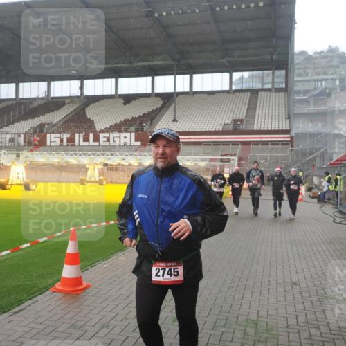 07.12.2025 - St. Pauli X-Mass-Run No. 15 Fabian Wolf http://msf.ph/oto/9386511 07.12.2025 10:15:42 Ziel 2641, 2645, 2652, 2658, 2659, 2745, 3053, 4455 meine-sportfotos.de
