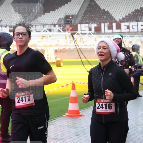 07.12.2025 - St. Pauli X-Mass-Run No. 15 Luisa Fischer http://msf.ph/oto/9386512 07.12.2025 11:41:00 Ziel 15, 2417, 15, 2416, 52, 726, 727, 1061, 1277, 1533, 1756, 2144, 2199, 2294, 2416, 2417, 2425, 2713, 2865, 2976, 3554, 3592, 3619, 3824, 3825, 3850, 4608 meine-sportfotos.de