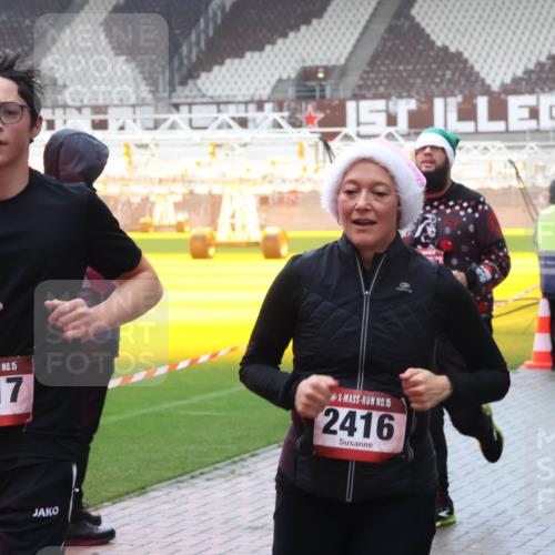 07.12.2025 - St. Pauli X-Mass-Run No. 15 Luisa Fischer http://msf.ph/oto/9386513 07.12.2025 11:41:00 Ziel 15, 2417, 15, 2416, 52, 726, 727, 1061, 1277, 1533, 1756, 2144, 2199, 2294, 2416, 2417, 2425, 2713, 2865, 2976, 3554, 3592, 3619, 3824, 3825, 3850, 4608 meine-sportfotos.de