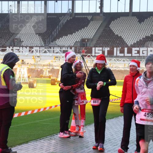 07.12.2025 - St. Pauli X-Mass-Run No. 15 Luisa Fischer http://msf.ph/oto/9386514 07.12.2025 10:20:33 Ziel 724, 661, 459, 447, 452, 459, 1364, 1553, 1903, 2238, 2751, 2855, 3473, 3832, 3846, 3871, 3893, 4042, 4071, 4116, 4503, 4523 meine-sportfotos.de