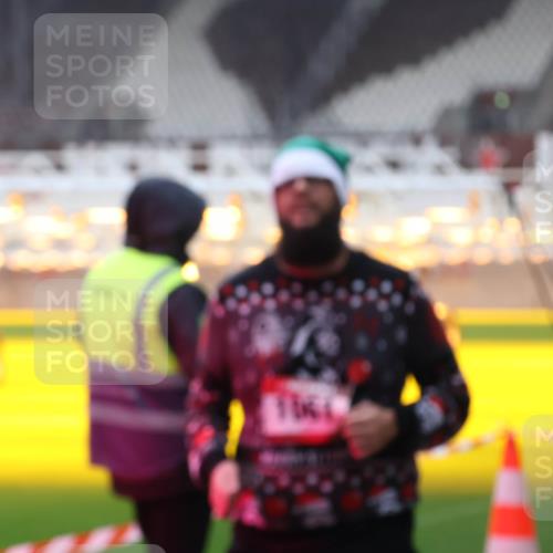 07.12.2025 - St. Pauli X-Mass-Run No. 15 Luisa Fischer http://msf.ph/oto/9386517 07.12.2025 11:41:02 Ziel 52, 726, 727, 1061, 1277, 1756, 2144, 2199, 2294, 2416, 2417, 2425, 2713, 2865, 2947, 2976, 3259, 3554, 3592, 3619, 3824, 3825, 3850, 4608 meine-sportfotos.de