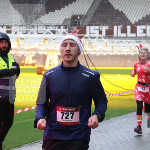 07.12.2025 - St. Pauli X-Mass-Run No. 15 Luisa Fischer http://msf.ph/oto/9386536 07.12.2025 11:41:06 Ziel 670, 15, 727, 52, 726, 727, 1061, 1277, 1756, 2144, 2199, 2292, 2294, 2416, 2417, 2425, 2713, 2865, 2947, 2976, 3259, 3554, 3592, 3619, 3824, 3825, 3850, 3912, 4608 meine-sportfotos.de
