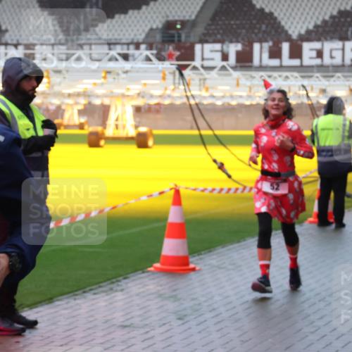 07.12.2025 - St. Pauli X-Mass-Run No. 15 Luisa Fischer http://msf.ph/oto/9386539 07.12.2025 11:41:07 Ziel 5, 27, 52, 52, 726, 727, 1061, 1277, 1756, 2144, 2199, 2292, 2294, 2416, 2417, 2425, 2713, 2865, 2947, 2976, 3259, 3554, 3592, 3619, 3824, 3825, 3850, 3912, 4608 meine-sportfotos.de