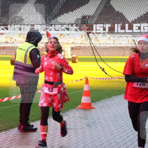 07.12.2025 - St. Pauli X-Mass-Run No. 15 Luisa Fischer http://msf.ph/oto/9386545 07.12.2025 11:41:08 Ziel 62, 726, 52, 2865, 52, 726, 727, 1061, 1277, 1756, 2144, 2199, 2292, 2294, 2416, 2417, 2425, 2713, 2865, 2947, 2976, 3259, 3554, 3592, 3619, 3824, 3825, 3850, 3912, 4608 meine-sportfotos.de