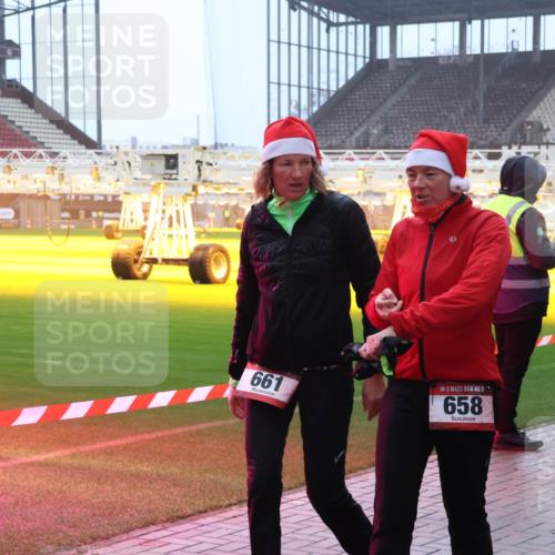 07.12.2025 - St. Pauli X-Mass-Run No. 15 Luisa Fischer http://msf.ph/oto/9386551 07.12.2025 10:20:37 Ziel 661, 15, 658, 447, 452, 459, 461, 478, 1364, 1553, 1903, 2187, 2238, 2751, 2855, 3473, 3832, 3846, 3871, 3893, 4042, 4071, 4116, 4503, 4523 meine-sportfotos.de