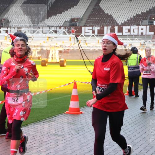 07.12.2025 - St. Pauli X-Mass-Run No. 15 Luisa Fischer http://msf.ph/oto/9386552 07.12.2025 11:41:09 Ziel 52, 72, 2865, 52, 726, 727, 1061, 1277, 1756, 2144, 2199, 2292, 2294, 2416, 2417, 2425, 2713, 2865, 2947, 2976, 3259, 3554, 3592, 3619, 3824, 3825, 3850, 3912, 4608 meine-sportfotos.de