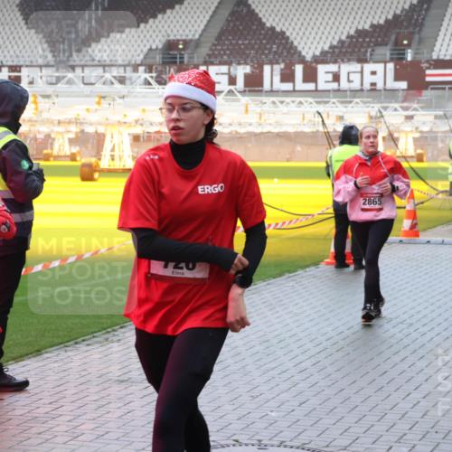 07.12.2025 - St. Pauli X-Mass-Run No. 15 Luisa Fischer http://msf.ph/oto/9386554 07.12.2025 11:41:09 Ziel 5, 52, 20, 2865, 98, 52, 726, 727, 1061, 1277, 1756, 2144, 2199, 2292, 2294, 2416, 2417, 2425, 2713, 2865, 2947, 2976, 3259, 3554, 3592, 3619, 3824, 3825, 3850, 3912, 4608 meine-sportfotos.de