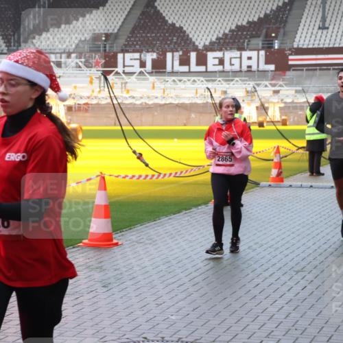 07.12.2025 - St. Pauli X-Mass-Run No. 15 Luisa Fischer http://msf.ph/oto/9386556 07.12.2025 11:41:09 Ziel 720, 2865, 3619, 52, 726, 727, 1061, 1277, 1756, 2144, 2199, 2292, 2294, 2416, 2417, 2425, 2713, 2865, 2947, 2976, 3259, 3554, 3592, 3619, 3824, 3825, 3850, 3912, 4608 meine-sportfotos.de
