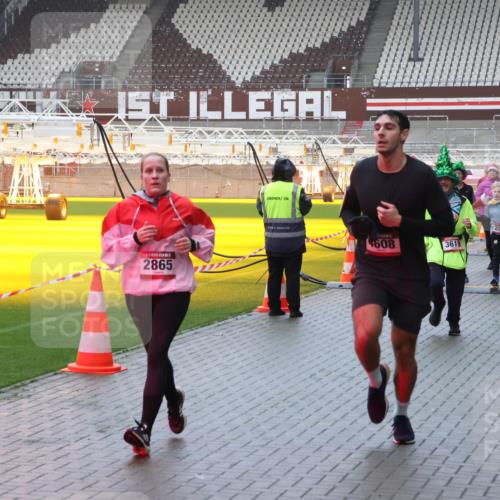 07.12.2025 - St. Pauli X-Mass-Run No. 15 Luisa Fischer http://msf.ph/oto/9386560 07.12.2025 11:41:11 Ziel 2865, 4608, 3619, 2294, 2292, 52, 726, 727, 1061, 1277, 1756, 2144, 2199, 2292, 2294, 2416, 2417, 2425, 2708, 2710, 2713, 2865, 2947, 2976, 3259, 3554, 3592, 3619, 3824, 3825, 3850, 3880, 3885, 3912, 4608 meine-sportfotos.de