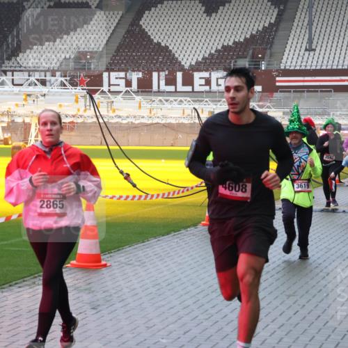 07.12.2025 - St. Pauli X-Mass-Run No. 15 Luisa Fischer http://msf.ph/oto/9386564 07.12.2025 11:41:11 Ziel 4608, 2865, 3619, 3592, 2292, 52, 726, 727, 1061, 1277, 1756, 2144, 2199, 2292, 2294, 2416, 2417, 2425, 2708, 2710, 2713, 2865, 2947, 2976, 3259, 3554, 3592, 3619, 3824, 3825, 3850, 3880, 3885, 3912, 4608 meine-sportfotos.de