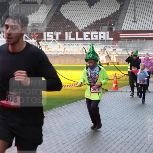 07.12.2025 - St. Pauli X-Mass-Run No. 15 Luisa Fischer http://msf.ph/oto/9386568 07.12.2025 11:41:12 Ziel 608, 3619, 3592, 313, 2199, 2947, 294, 259, 52, 726, 727, 1061, 1277, 1756, 2144, 2199, 2292, 2294, 2416, 2417, 2425, 2708, 2710, 2713, 2865, 2947, 2976, 3259, 3554, 3592, 3619, 3824, 3825, 3850, 3880, 3885, 3912, 4608 meine-sportfotos.de