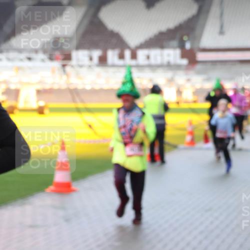 07.12.2025 - St. Pauli X-Mass-Run No. 15 Luisa Fischer http://msf.ph/oto/9386569 07.12.2025 11:41:13 Ziel 52, 726, 727, 1061, 1277, 1756, 2144, 2199, 2292, 2294, 2416, 2417, 2425, 2708, 2710, 2713, 2865, 2947, 2976, 3259, 3554, 3592, 3619, 3824, 3825, 3850, 3880, 3885, 3912, 4608 meine-sportfotos.de