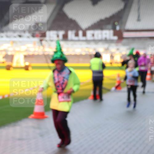 07.12.2025 - St. Pauli X-Mass-Run No. 15 Luisa Fischer http://msf.ph/oto/9386571 07.12.2025 11:41:13 Ziel 52, 726, 727, 1061, 1277, 1756, 2144, 2199, 2292, 2294, 2416, 2417, 2425, 2708, 2710, 2713, 2865, 2947, 2976, 3259, 3554, 3592, 3619, 3824, 3825, 3850, 3880, 3885, 3912, 4608 meine-sportfotos.de