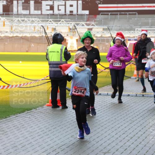 07.12.2025 - St. Pauli X-Mass-Run No. 15 Luisa Fischer http://msf.ph/oto/9386572 07.12.2025 11:41:14 Ziel 1, 2294, 2313, 294, 2292, 59, 52, 726, 727, 1061, 1277, 1756, 2144, 2199, 2292, 2294, 2416, 2417, 2425, 2708, 2710, 2713, 2865, 2947, 2976, 3259, 3554, 3592, 3619, 3824, 3825, 3850, 3880, 3885, 3912, 4608 meine-sportfotos.de