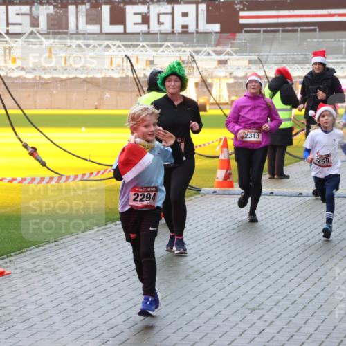 07.12.2025 - St. Pauli X-Mass-Run No. 15 Luisa Fischer http://msf.ph/oto/9386574 07.12.2025 11:41:14 Ziel 2294, 2313, 259, 2292, 2976, 52, 726, 727, 1061, 1277, 1756, 2144, 2199, 2292, 2294, 2416, 2417, 2425, 2708, 2710, 2713, 2865, 2947, 2976, 3259, 3554, 3592, 3619, 3824, 3825, 3850, 3880, 3885, 3912, 4608 meine-sportfotos.de