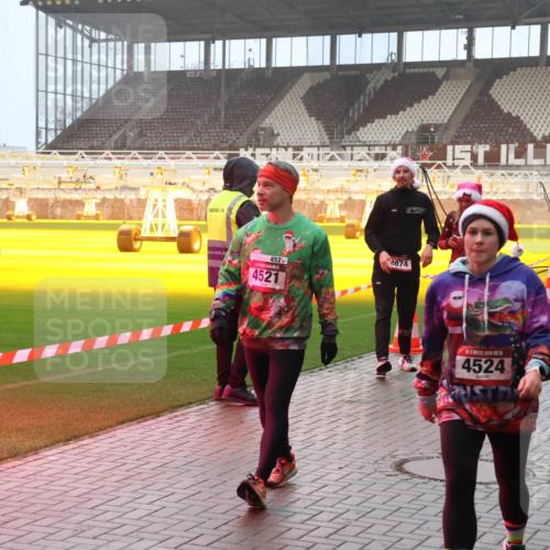 07.12.2025 - St. Pauli X-Mass-Run No. 15 Luisa Fischer http://msf.ph/oto/9386577 07.12.2025 10:20:39 Ziel 452, 4521, 074, 4524, 4503, 447, 452, 459, 461, 478, 1364, 1553, 1903, 2187, 2238, 2751, 2855, 3473, 3832, 3846, 3871, 3893, 4042, 4071, 4116, 4490, 4503, 4523 meine-sportfotos.de