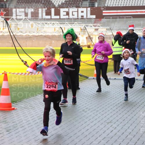 07.12.2025 - St. Pauli X-Mass-Run No. 15 Luisa Fischer http://msf.ph/oto/9386582 07.12.2025 11:41:15 Ziel 15, 2294, 3592, 2313, 59, 2292, 2976, 52, 726, 727, 1061, 1277, 1756, 2144, 2199, 2292, 2294, 2416, 2417, 2425, 2708, 2710, 2713, 2865, 2947, 2976, 3259, 3554, 3592, 3619, 3824, 3825, 3850, 3880, 3885, 3912, 4608 meine-sportfotos.de