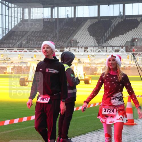 07.12.2025 - St. Pauli X-Mass-Run No. 15 Luisa Fischer http://msf.ph/oto/9386589 07.12.2025 10:20:42 Ziel 5, 4074, 15, 3724, 447, 452, 459, 461, 478, 1364, 1553, 1903, 2187, 2238, 2751, 2855, 3473, 3832, 3846, 3871, 3893, 4042, 4071, 4116, 4490, 4503, 4523 meine-sportfotos.de