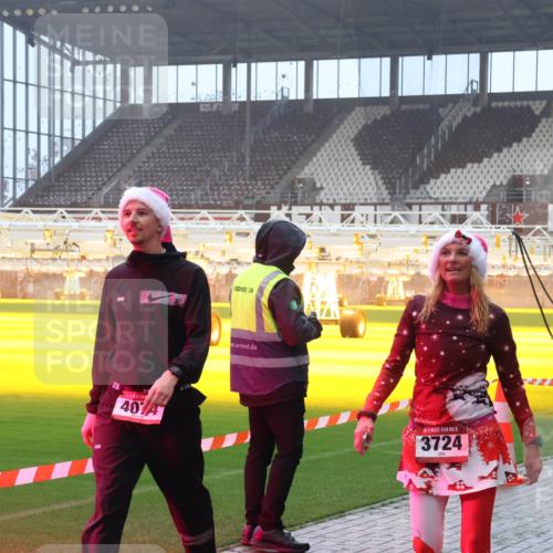07.12.2025 - St. Pauli X-Mass-Run No. 15 Luisa Fischer http://msf.ph/oto/9386590 07.12.2025 10:20:43 Ziel 407, 15, 3724, 447, 452, 459, 461, 478, 1364, 1553, 1903, 2187, 2238, 2751, 2855, 3473, 3832, 3846, 3871, 3893, 4042, 4071, 4116, 4490, 4503, 4523 meine-sportfotos.de
