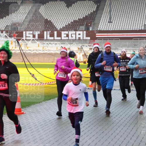 07.12.2025 - St. Pauli X-Mass-Run No. 15 Luisa Fischer http://msf.ph/oto/9386597 07.12.2025 11:41:17 Ziel 3592, 2292, 3912, 29, 2313, 259, 2976, 3880, 52, 726, 727, 1061, 1277, 1756, 2144, 2199, 2292, 2294, 2416, 2417, 2425, 2708, 2710, 2713, 2865, 2947, 2976, 3259, 3554, 3592, 3619, 3824, 3825, 3850, 3880, 3885, 3912, 4608 meine-sportfotos.de