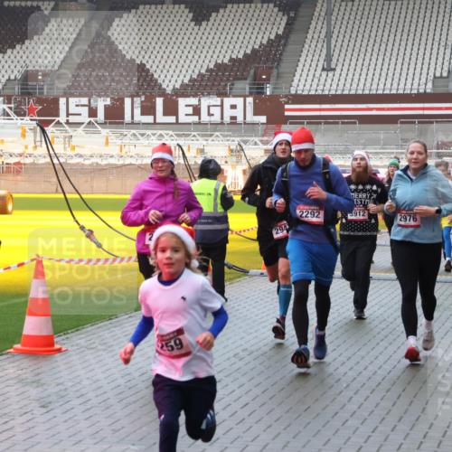 07.12.2025 - St. Pauli X-Mass-Run No. 15 Luisa Fischer http://msf.ph/oto/9386599 07.12.2025 11:41:17 Ziel 3592, 59, 294, 2292, 5912, 2976, 3880, 52, 726, 727, 1061, 1277, 1756, 2144, 2199, 2292, 2294, 2416, 2417, 2425, 2708, 2710, 2713, 2865, 2947, 2976, 3259, 3554, 3592, 3619, 3824, 3825, 3850, 3880, 3885, 3912, 4608 meine-sportfotos.de