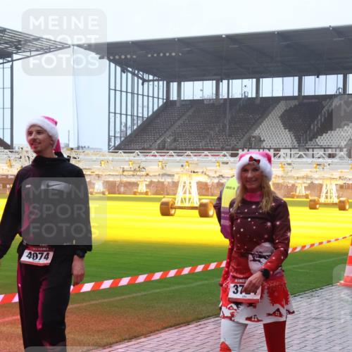07.12.2025 - St. Pauli X-Mass-Run No. 15 Luisa Fischer http://msf.ph/oto/9386606 07.12.2025 10:20:44 Ziel 4074, 37, 447, 452, 459, 461, 478, 1364, 1553, 1903, 2187, 2238, 2751, 2855, 3473, 3832, 3846, 3871, 3893, 4042, 4071, 4116, 4490, 4503, 4523 meine-sportfotos.de