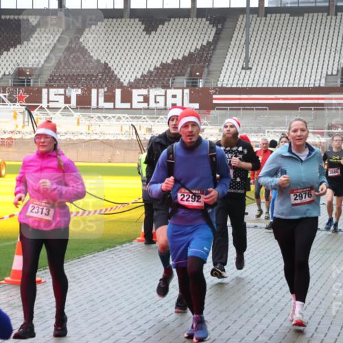 07.12.2025 - St. Pauli X-Mass-Run No. 15 Luisa Fischer http://msf.ph/oto/9386607 07.12.2025 11:41:18 Ziel 2313, 2292, 2976, 3880, 52, 726, 727, 1061, 1277, 1756, 2144, 2199, 2292, 2294, 2416, 2417, 2425, 2708, 2710, 2713, 2865, 2947, 2976, 3259, 3554, 3592, 3619, 3748, 3824, 3825, 3850, 3880, 3885, 3912, 4608 meine-sportfotos.de