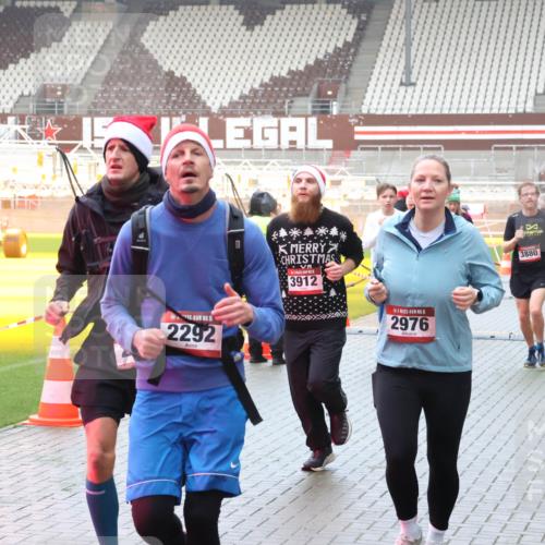 07.12.2025 - St. Pauli X-Mass-Run No. 15 Luisa Fischer http://msf.ph/oto/9386613 07.12.2025 11:41:19 Ziel 15, 13, 15, 2292, 3912, 15, 2976, 3880, 52, 726, 727, 1061, 1277, 1756, 2144, 2199, 2292, 2294, 2416, 2417, 2425, 2708, 2710, 2713, 2865, 2947, 2976, 3259, 3554, 3592, 3619, 3747, 3748, 3824, 3825, 3850, 3880, 3885, 3912, 4608 meine-sportfotos.de