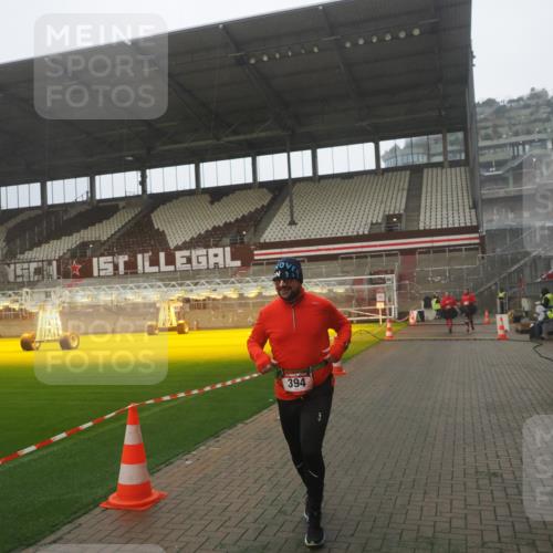 07.12.2025 - St. Pauli X-Mass-Run No. 15 Fabian Wolf http://msf.ph/oto/9386620 07.12.2025 10:16:14 Ziel 394, 1328, 2743 meine-sportfotos.de