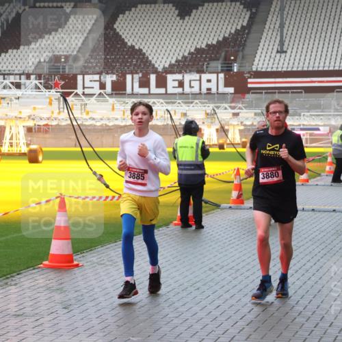07.12.2025 - St. Pauli X-Mass-Run No. 15 Luisa Fischer http://msf.ph/oto/9386622 07.12.2025 11:41:21 Ziel 3885, 3880, 52, 726, 727, 1061, 1277, 1756, 2199, 2292, 2294, 2416, 2417, 2425, 2708, 2710, 2865, 2947, 2976, 3259, 3592, 3619, 3747, 3748, 3850, 3880, 3885, 3912, 4608 meine-sportfotos.de