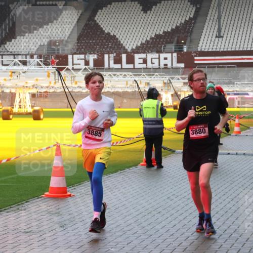 07.12.2025 - St. Pauli X-Mass-Run No. 15 Luisa Fischer http://msf.ph/oto/9386625 07.12.2025 11:41:22 Ziel 1, 3885, 5, 3880, 52, 726, 727, 1061, 1277, 1756, 2199, 2292, 2294, 2416, 2417, 2425, 2708, 2710, 2865, 2947, 2976, 3259, 3592, 3619, 3747, 3748, 3850, 3880, 3885, 3912, 4608 meine-sportfotos.de